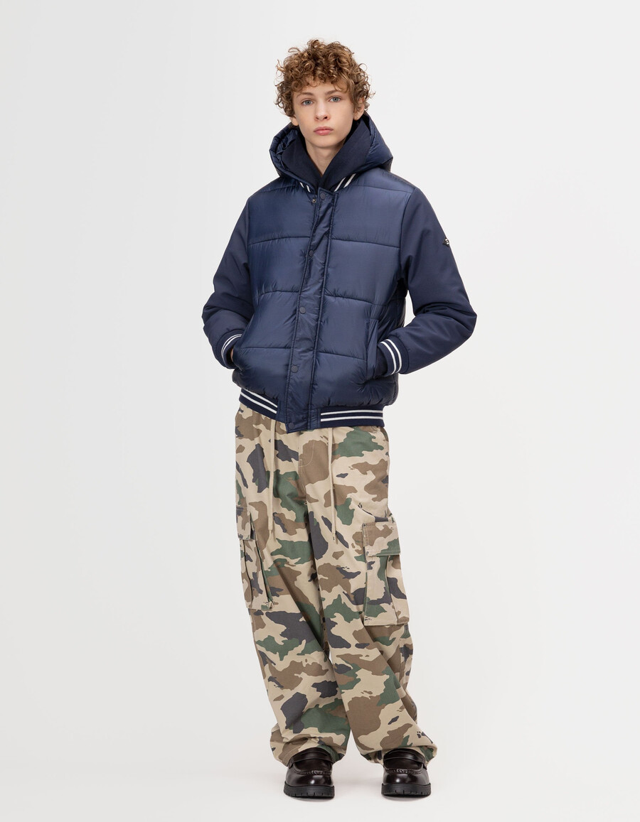 chaqueta acolchada con capucha de tejido mixto azul marino para niño