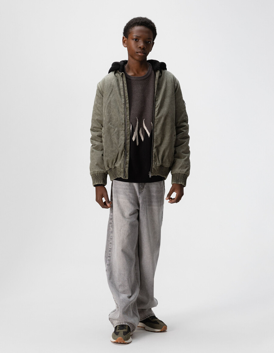 chaqueta bomber caqui con capucha desmontable para niño