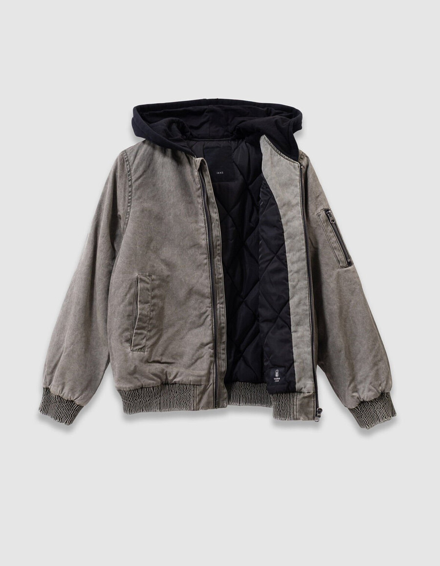 chaqueta bomber caqui con capucha desmontable para niño