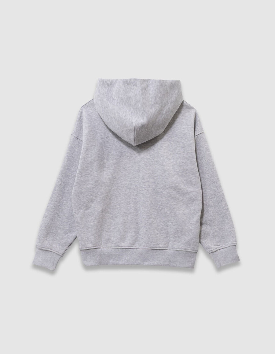 sudadera gris con capucha para niño con eslogan de terciopelo flocado