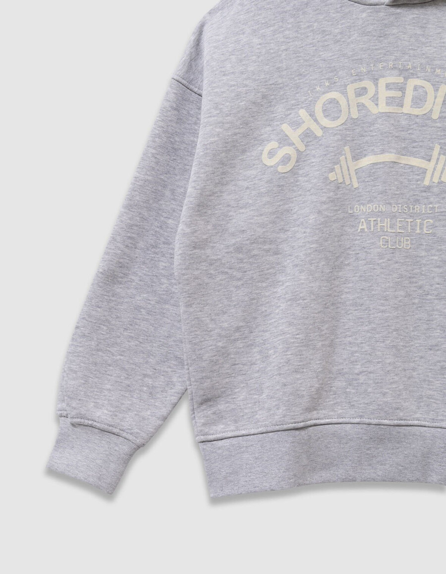 sudadera gris con capucha para niño con eslogan de terciopelo flocado
