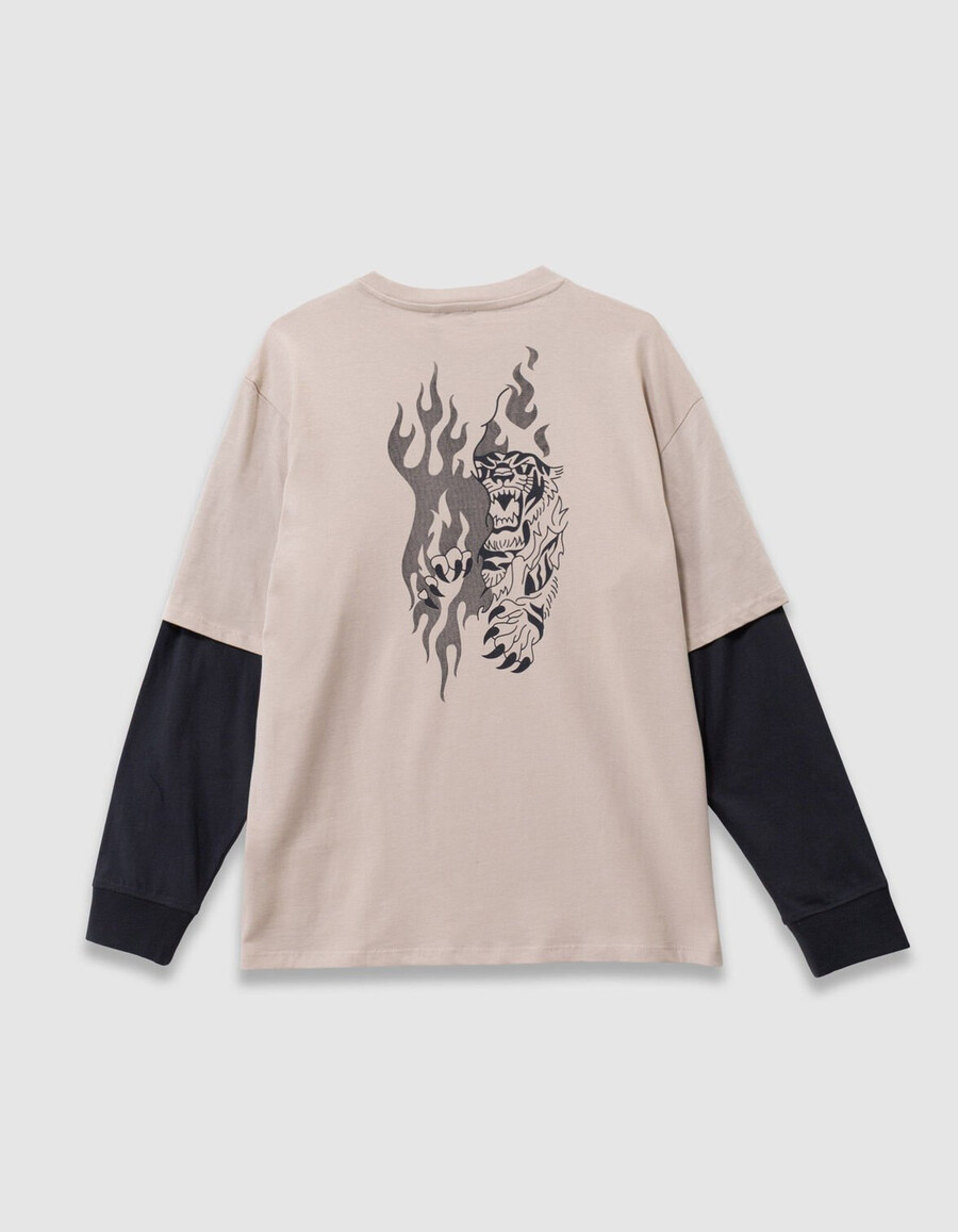 camiseta beige de algodón orgánico para niño mangas con efecto trampantojo