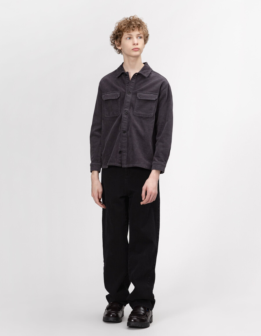 camisa de manga larga de pana gris para niño