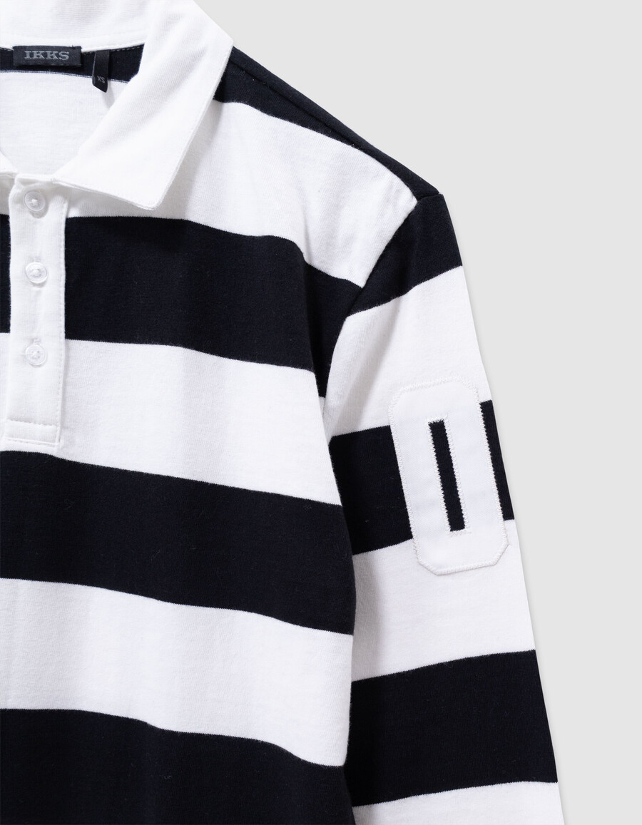 polo negro de manga larga para niño con rayas color crudo
