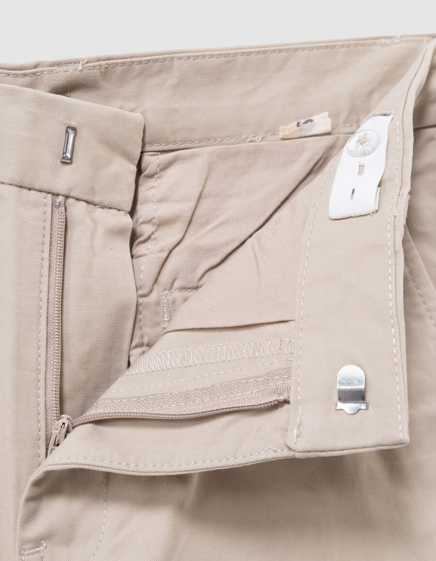 pantalones chinos holgados beige para niño
