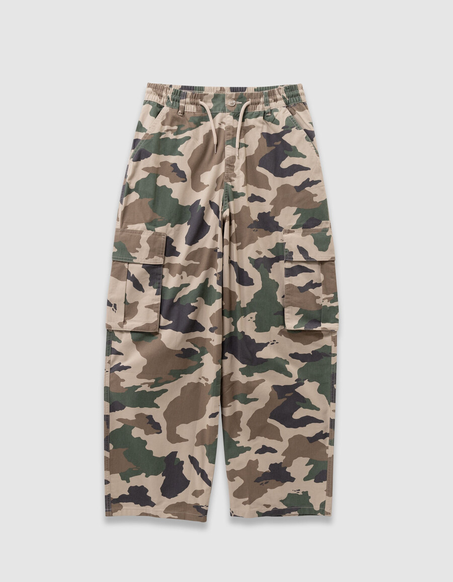 pantalones deportivos cargo con estampado de camuflaje beige para niño
