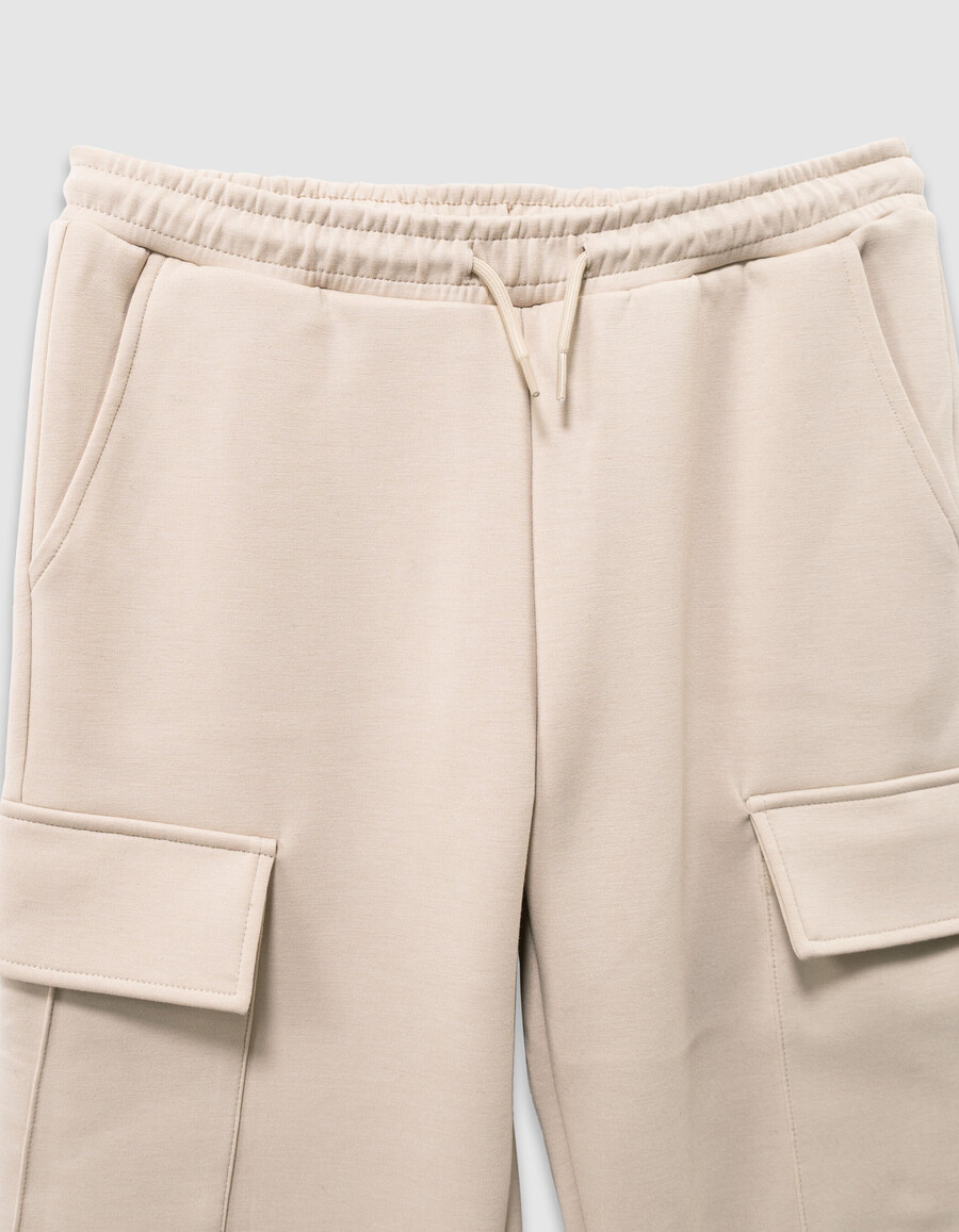 pantalones deportivos cargo beige para niño
