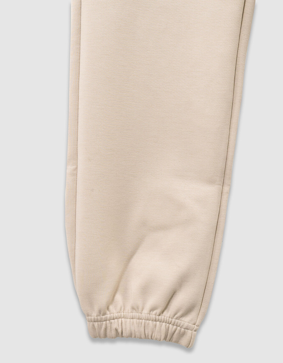pantalones deportivos cargo beige para niño