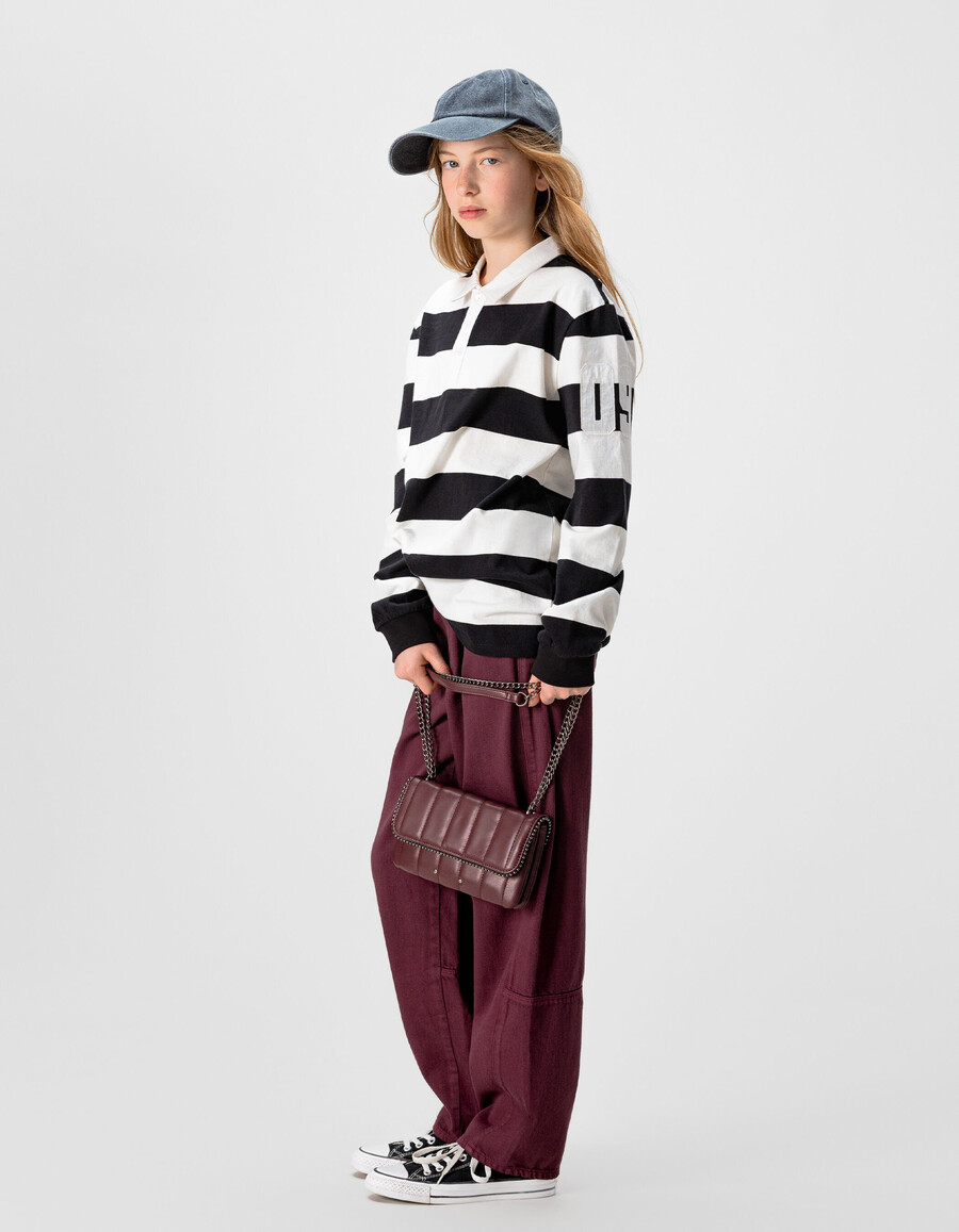 bolso burdeos para niña con borde de microperlas