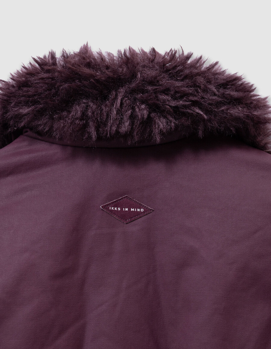 chaqueta burdeos para niña con cuello forrado de piel desmontable