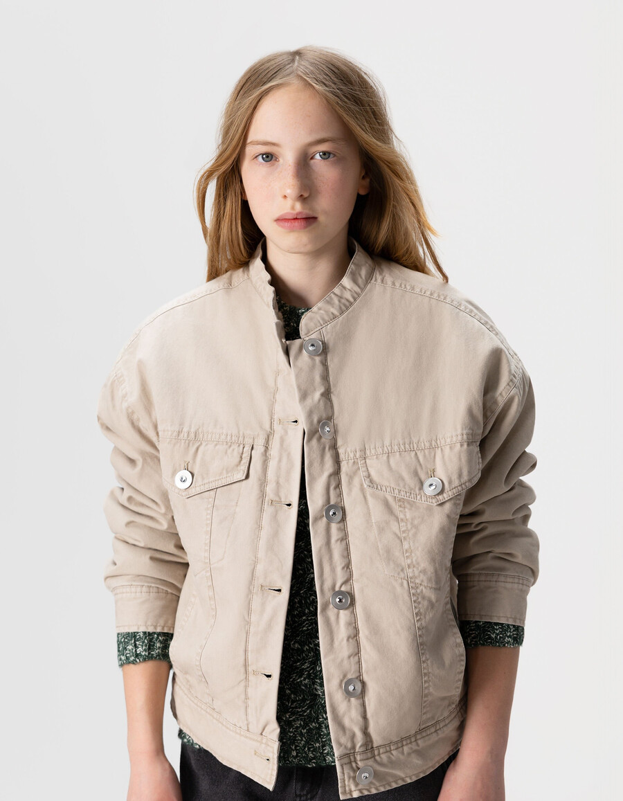 chaqueta de lona beige con forro de piel para niña