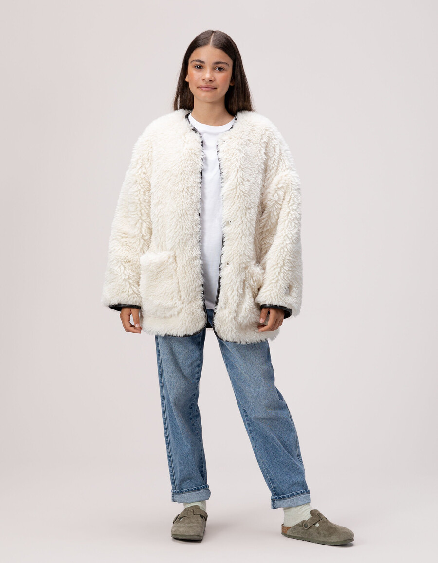 abrigo reversible de cuadros beige y sherpa para niña