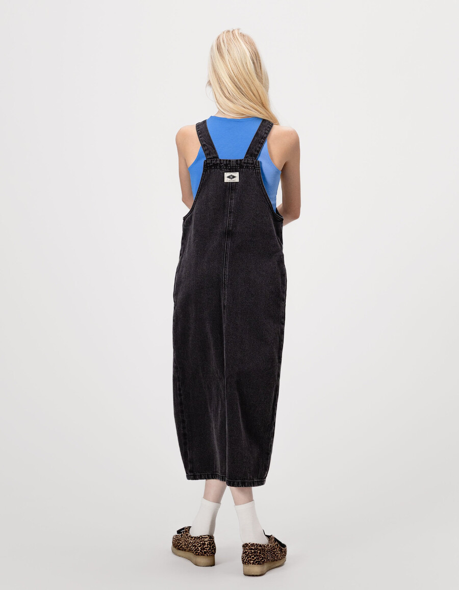 vestido midi de mezclilla gris con abertura para niña