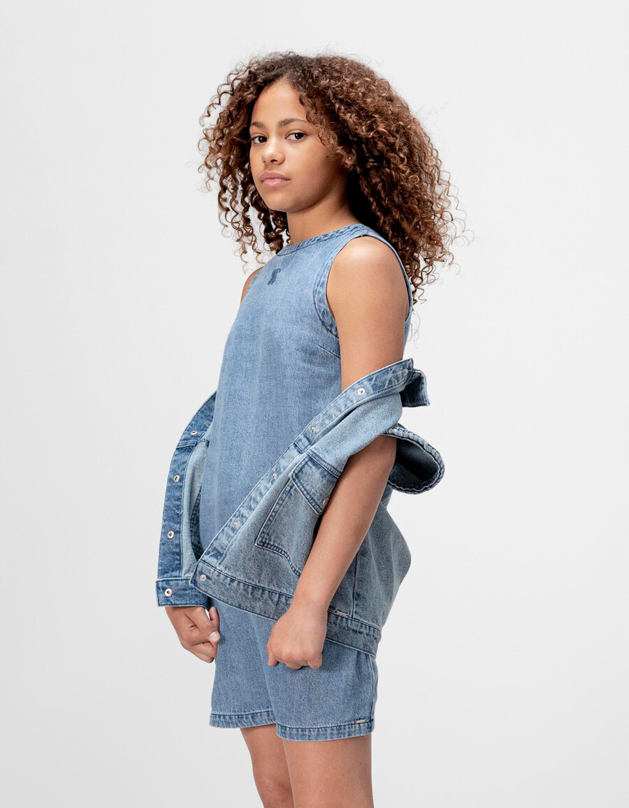 vestido estilo pichi de mezclilla azul para niña