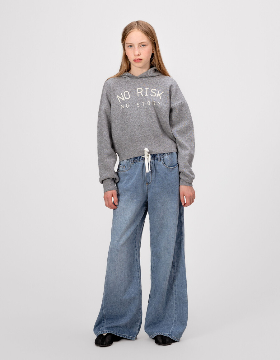 sudadera con capucha de punto gris para niña con eslogan