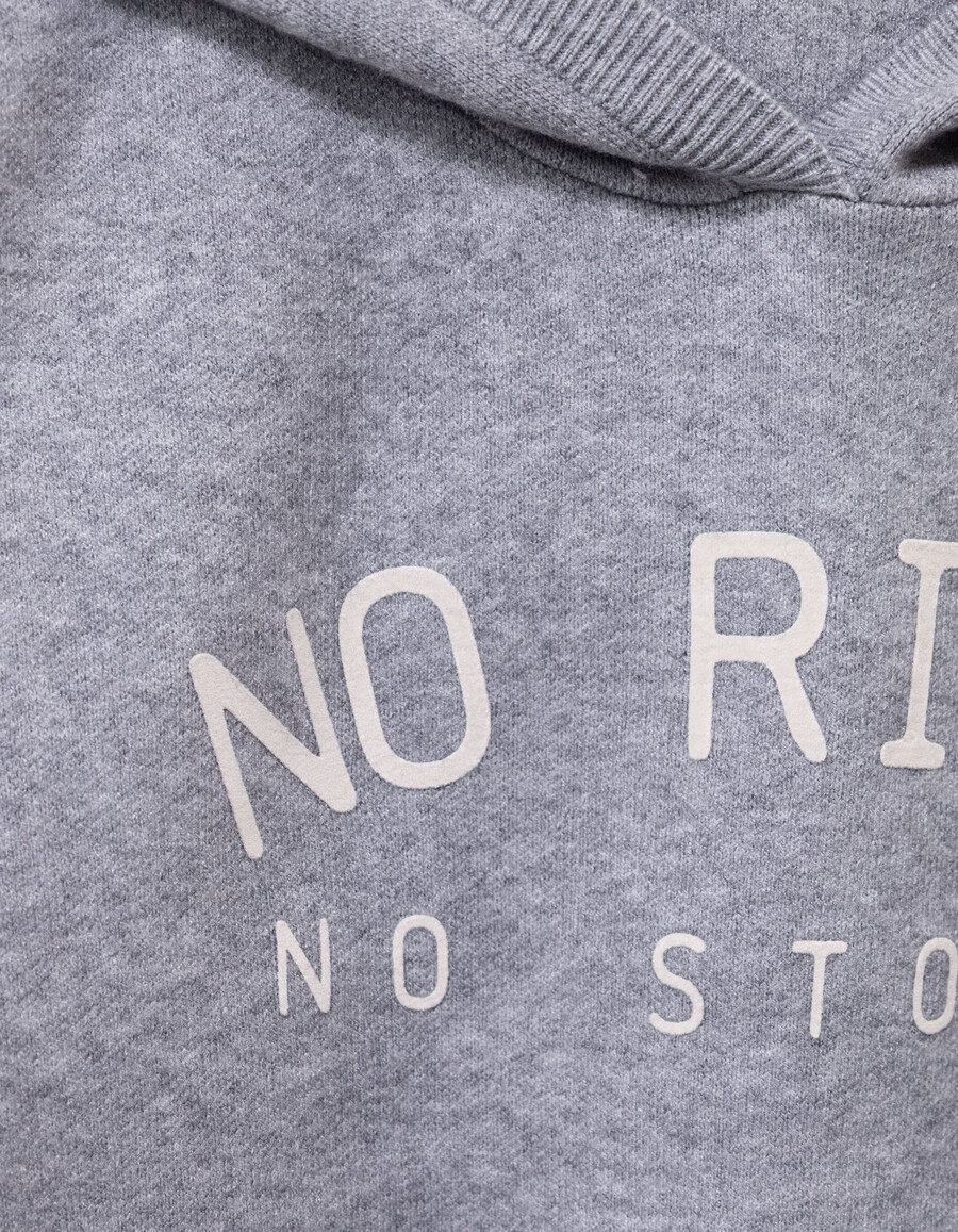 sudadera con capucha de punto gris para niña con eslogan