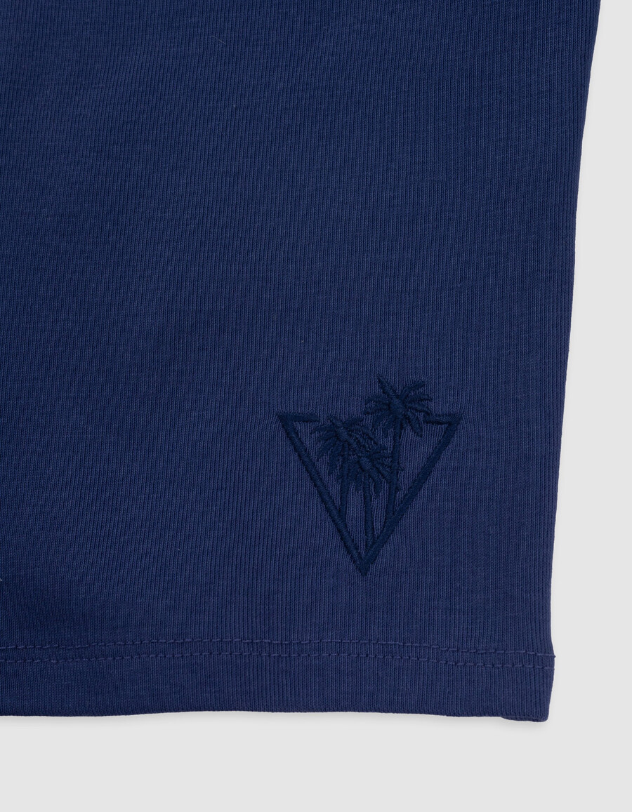 camiseta azul de corte bajo para niña