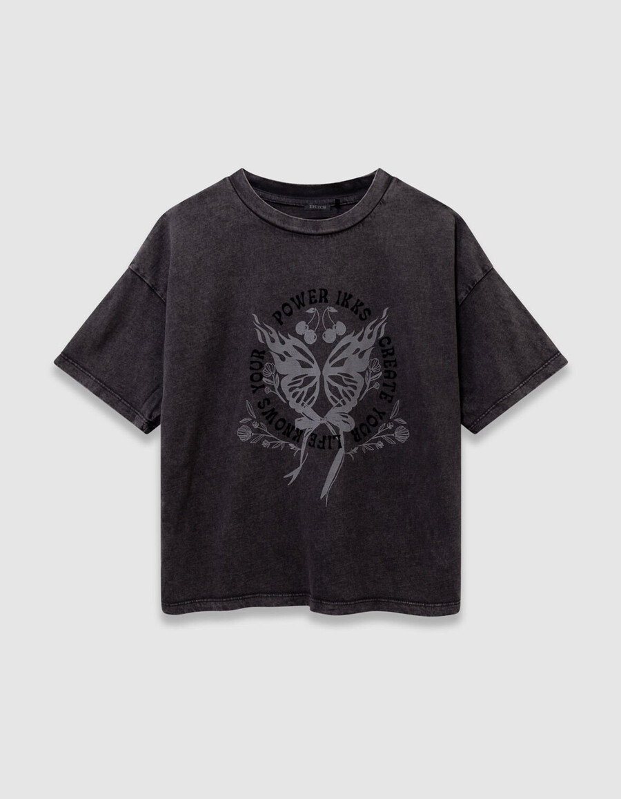 camiseta de algodón orgánico gris para niña con eslogan y mariposa
