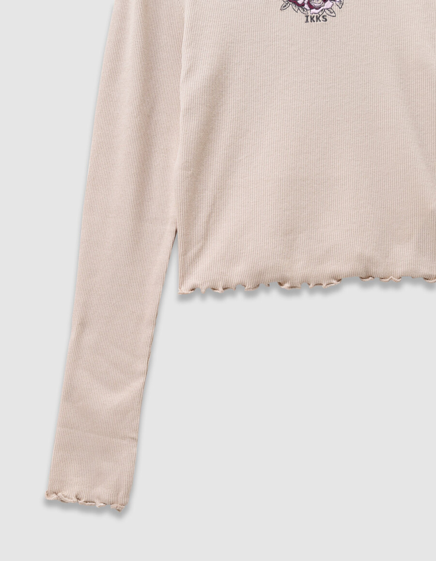 camiseta beige de canalé con capucha y bordado de rosas para niña