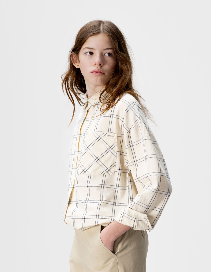 camisa de cuadros crudos y negros para niña