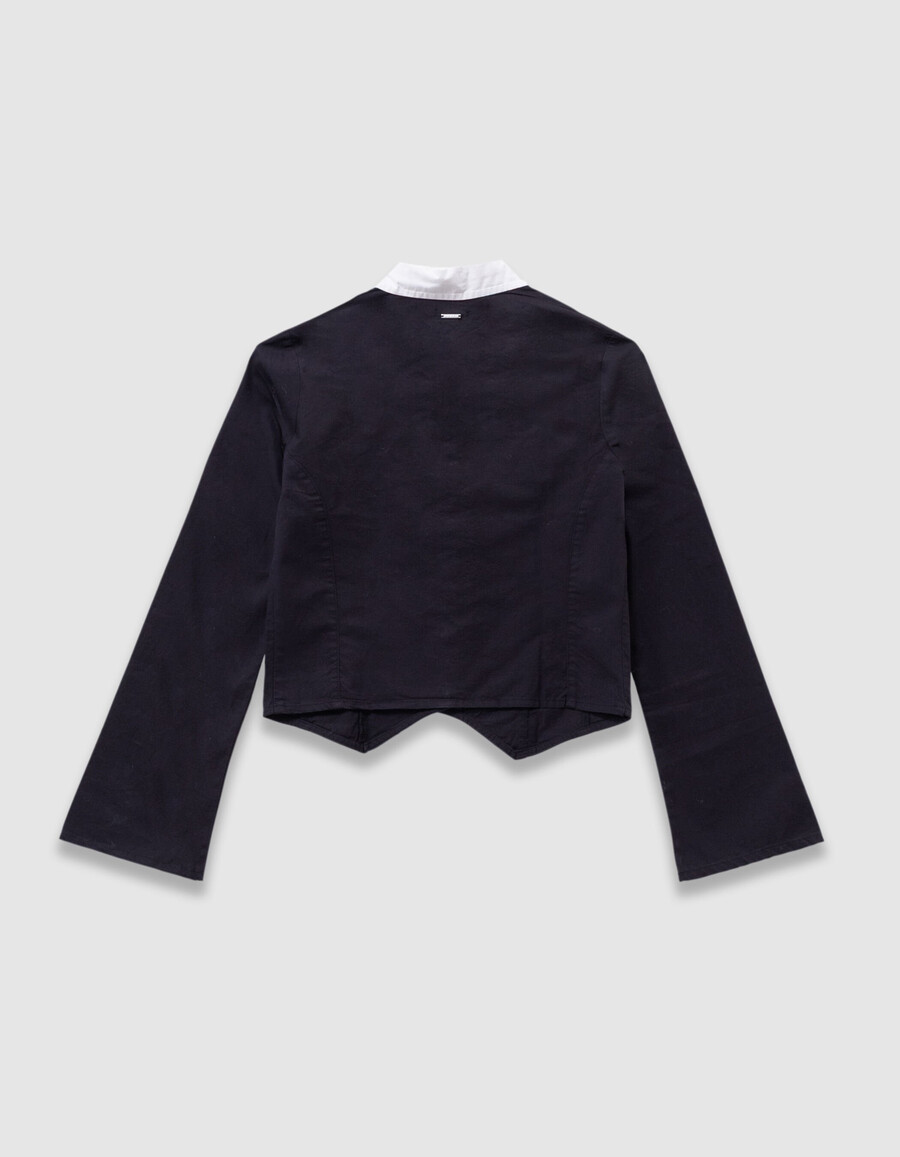 camisa negra con estampado trampantojo para niña con parte delantera blanca
