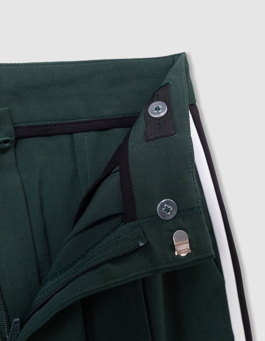 pantalones verdes fluidos para niña con bandas laterales a rayas