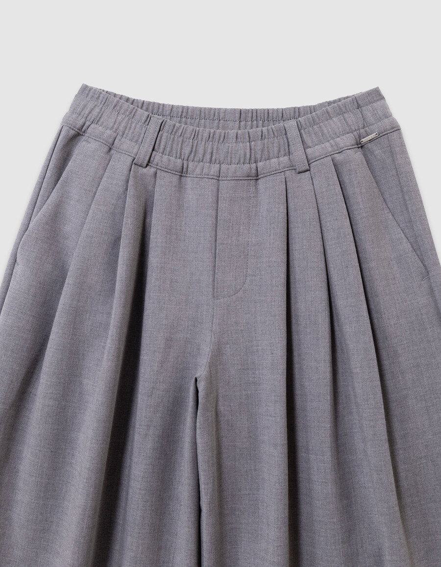 pantalones anchos grises con pliegues planos para niña