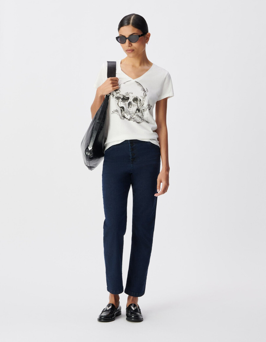 camiseta blanca de cuello en v de algodón orgánico con calavera visual para mujer