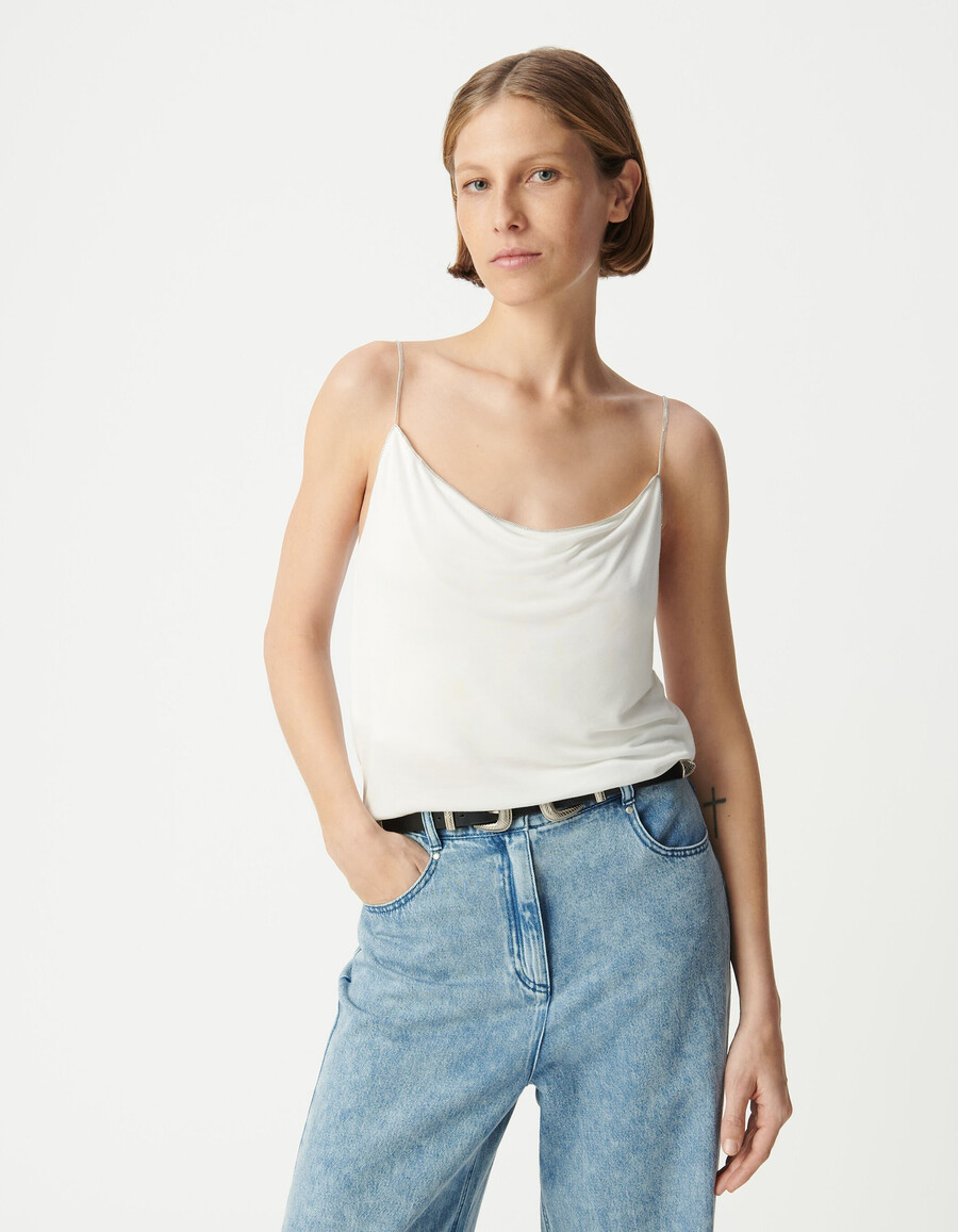 top blanco con escote drapeado y bonitos tirantes