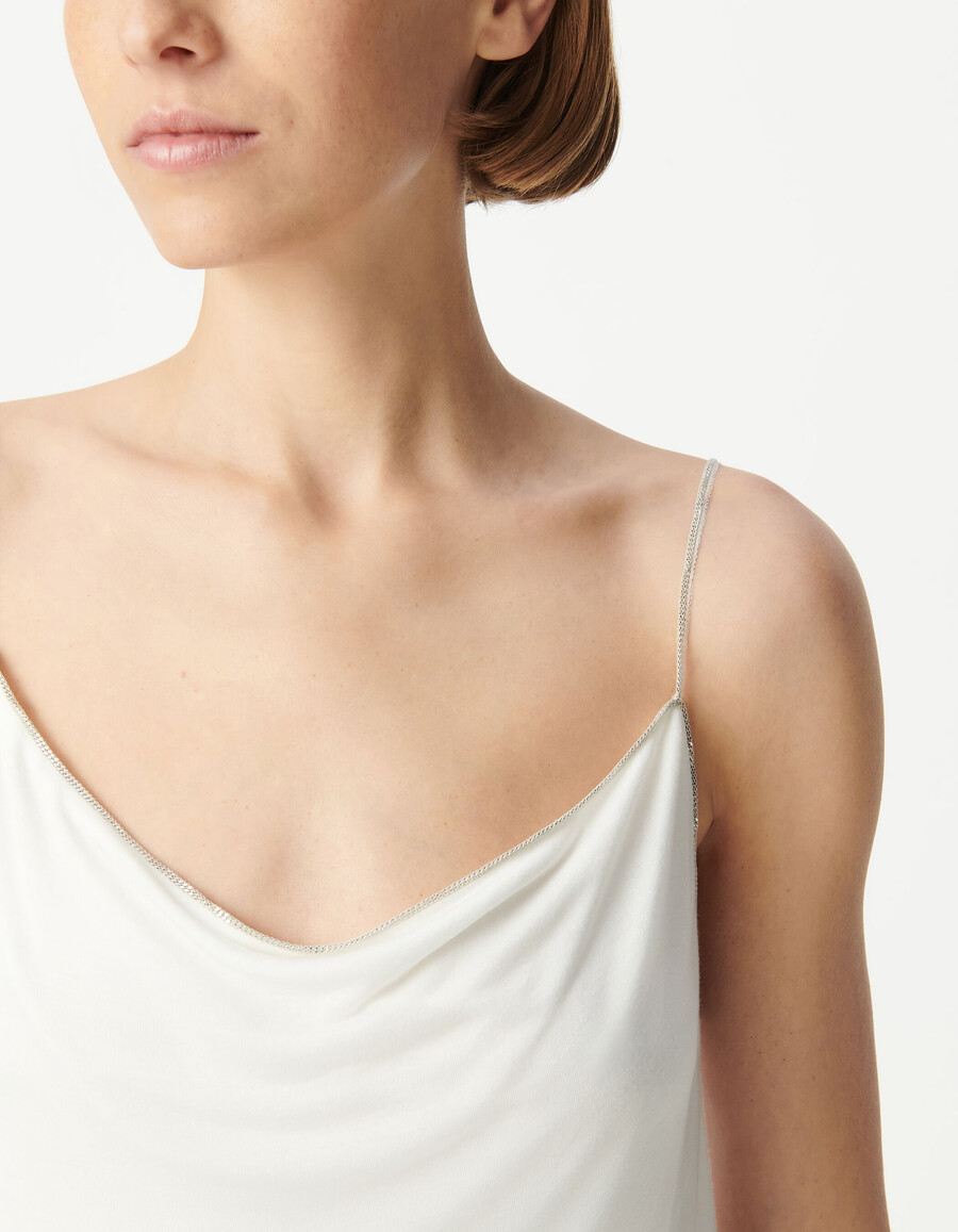 top blanco con escote drapeado y bonitos tirantes