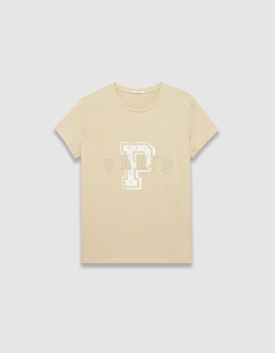camiseta beige para mujer con eslogan bordado