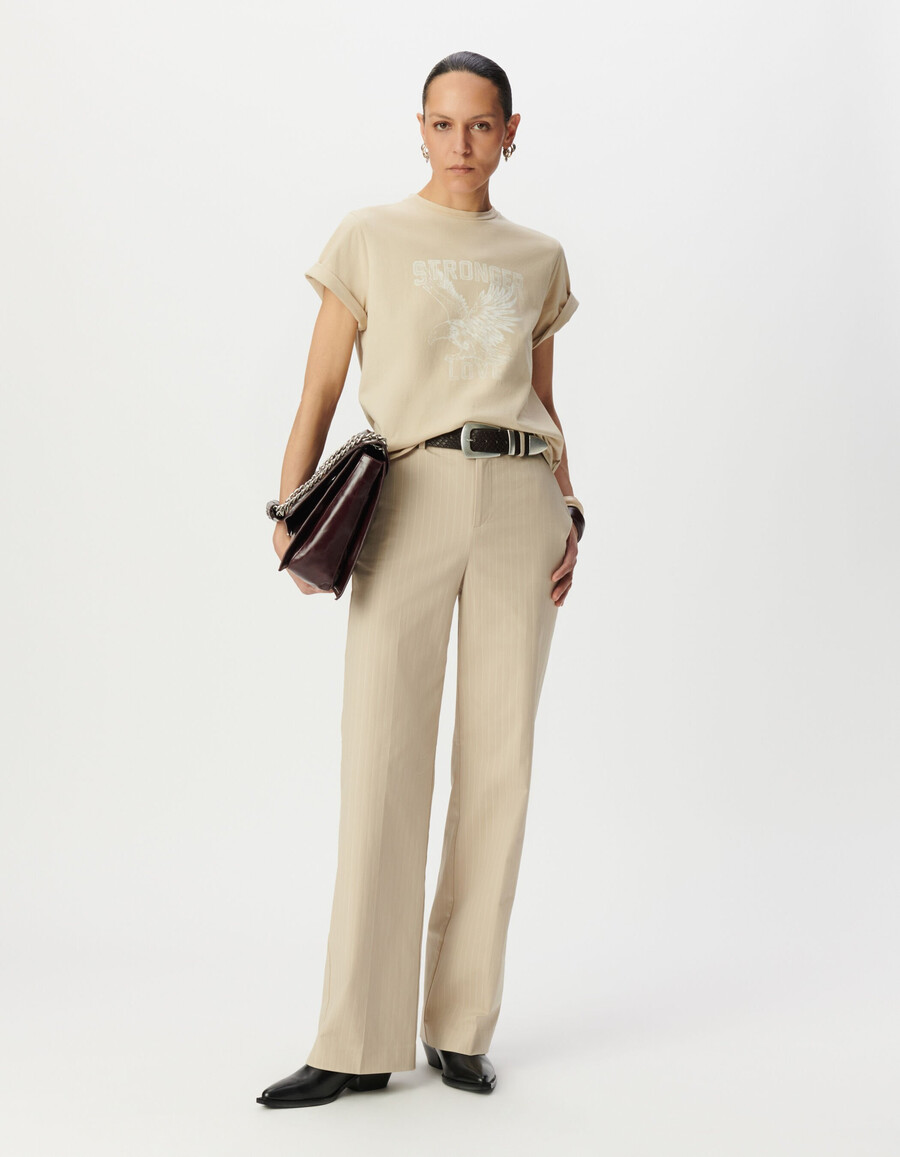 camiseta beige de algodón orgánico con imagen de águila y cuello redondo para mujer
