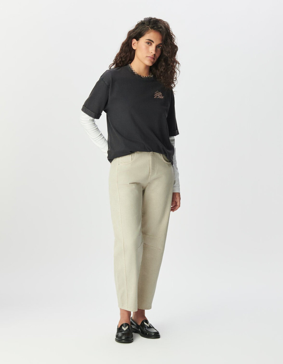 camiseta gris extragrande para mujer con imagen xl en la espalda