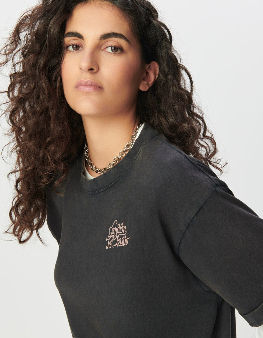 camiseta gris extragrande para mujer con imagen xl en la espalda