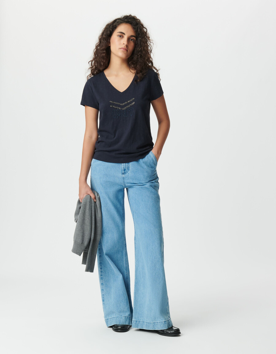 camiseta de algodón orgánico azul marino para mujer con chevrones bordados
