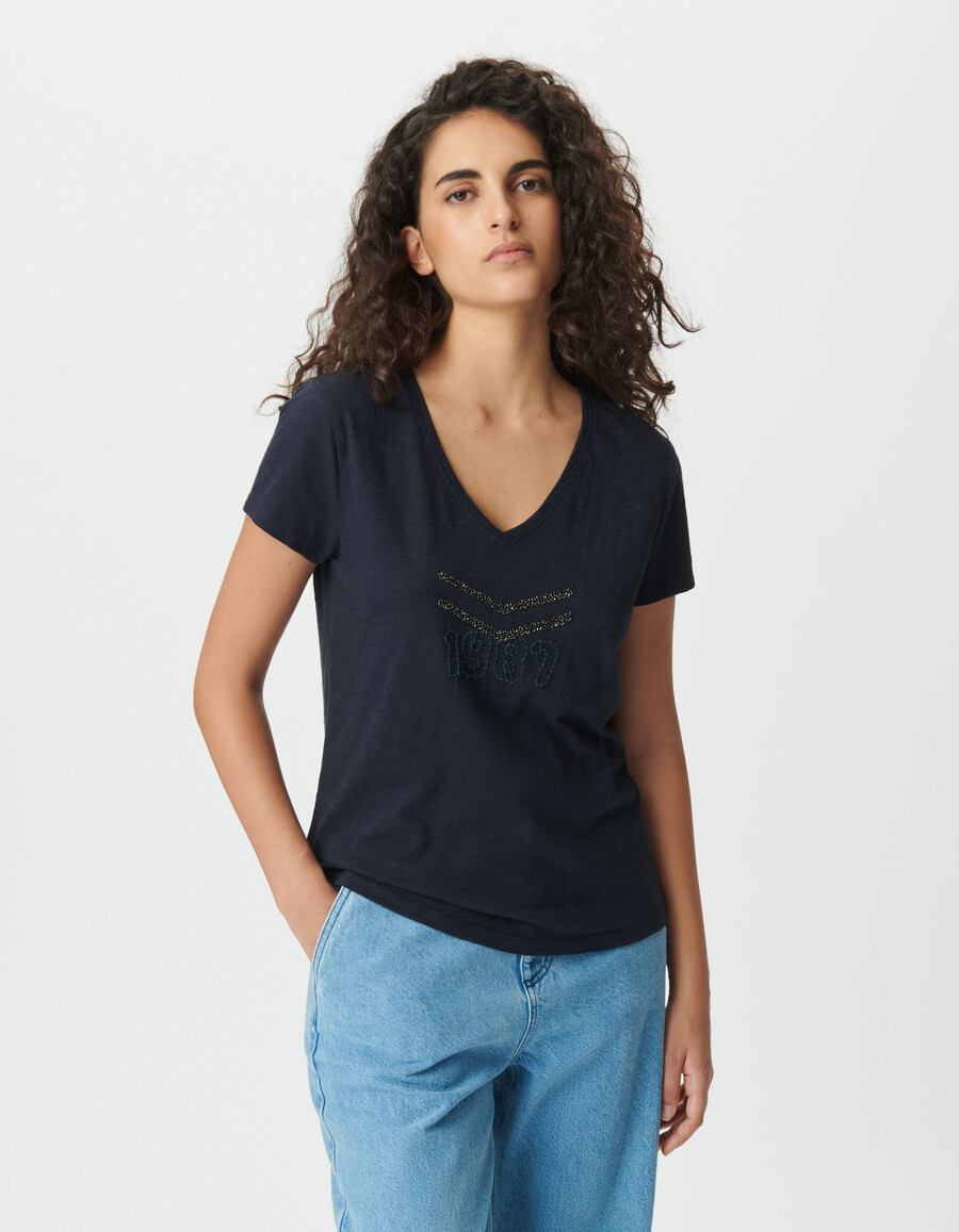 camiseta de algodón orgánico azul marino para mujer con chevrones bordados