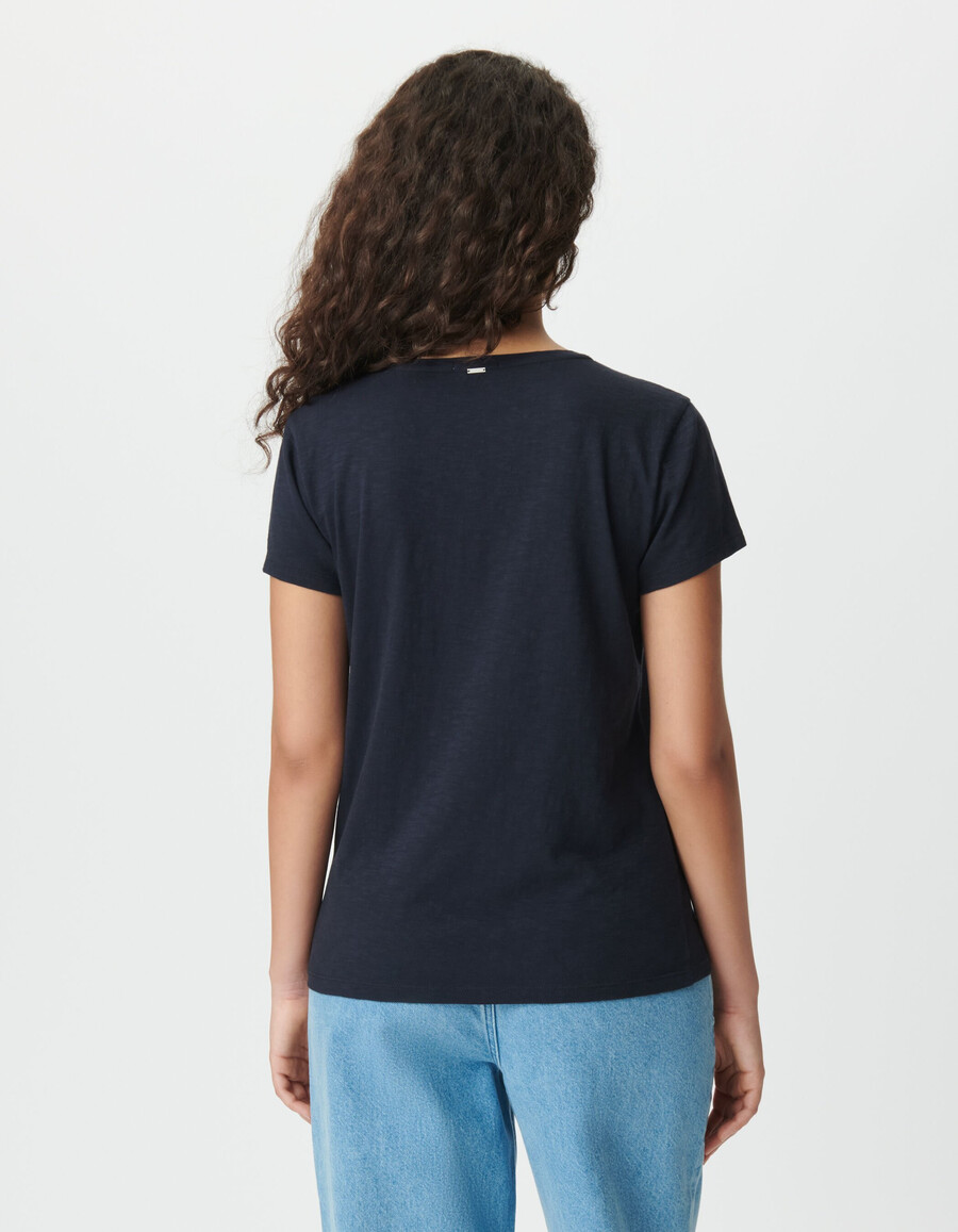 camiseta de algodón orgánico azul marino para mujer con chevrones bordados
