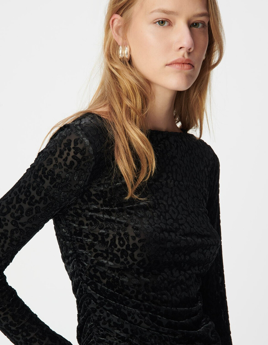 camiseta de terciopelo negro para mujer con estampado de leopardo
