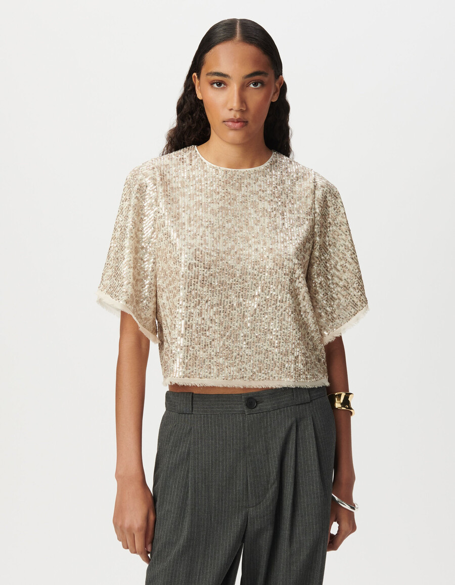 top beige de mujer con lentejuelas doradas y mangas mariposa