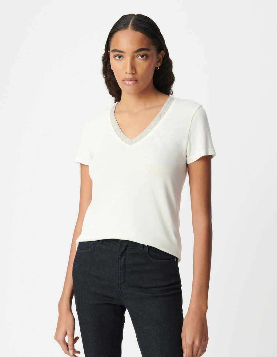 camiseta blanca de manga corta con cuello en v para mujer