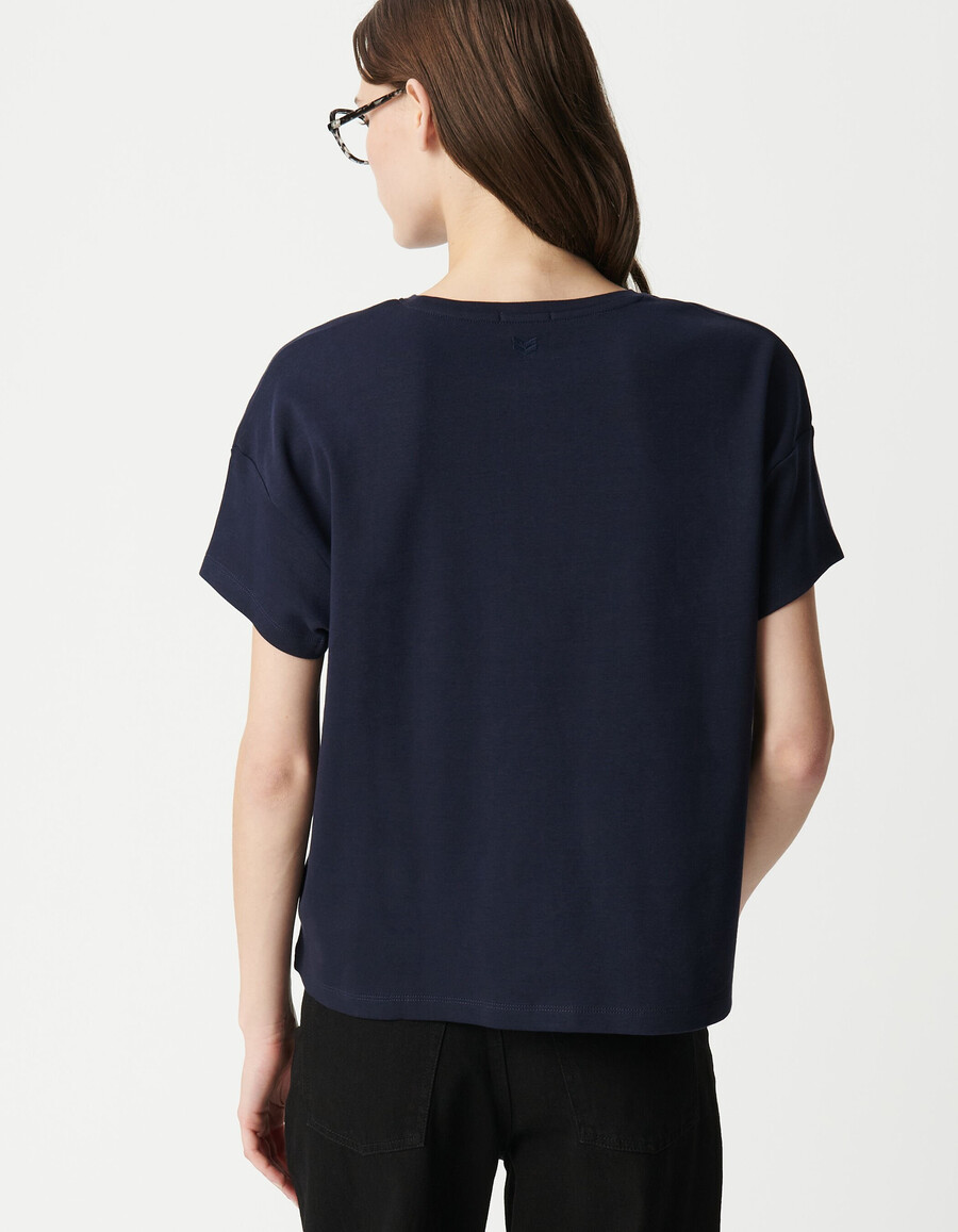 camiseta azul marino con cuello redondo y espalda bordada de chevron para mujer