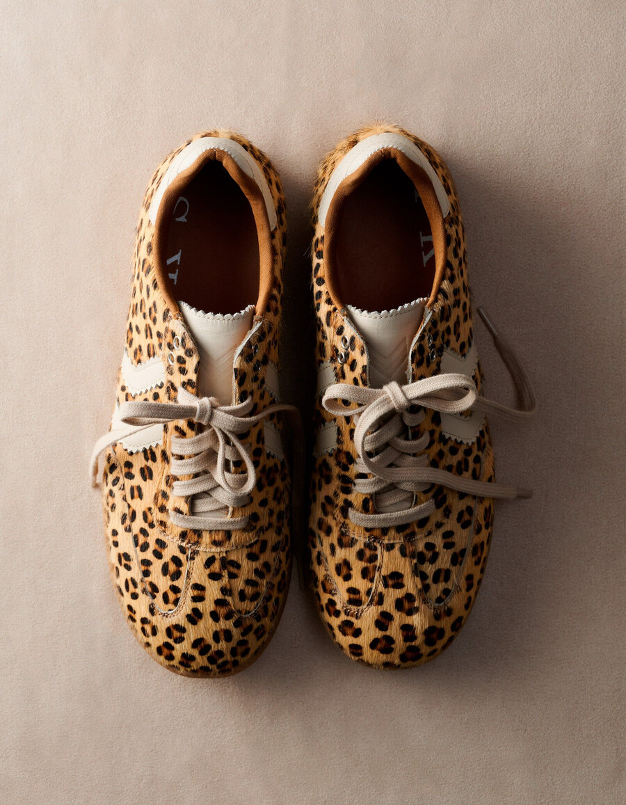 zapatillas bajas de piel con efecto poni y estampado de leopardo y camello para mujer