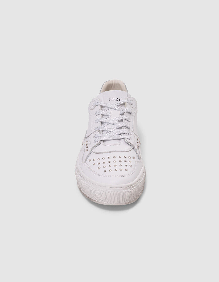 zapatillas de piel blanca con cordones plateados para mujer