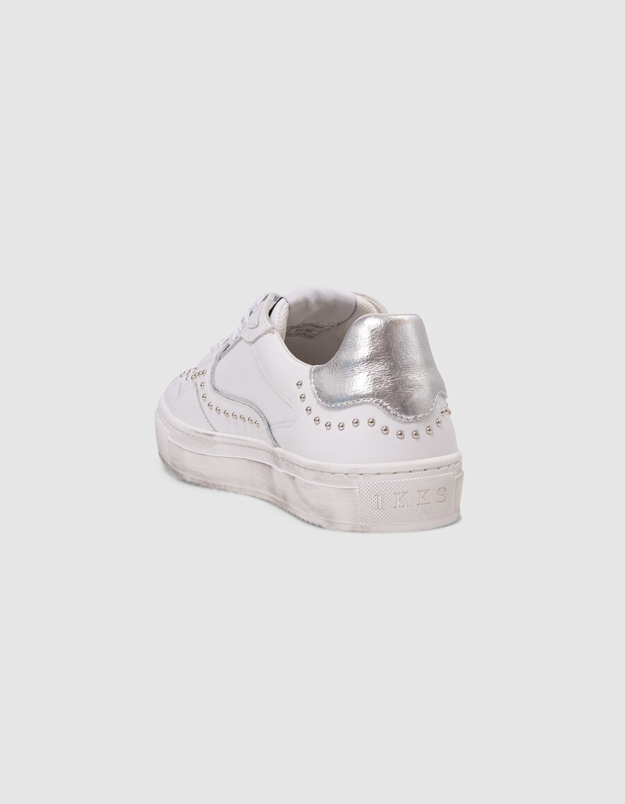 zapatillas de piel blanca con cordones plateados para mujer