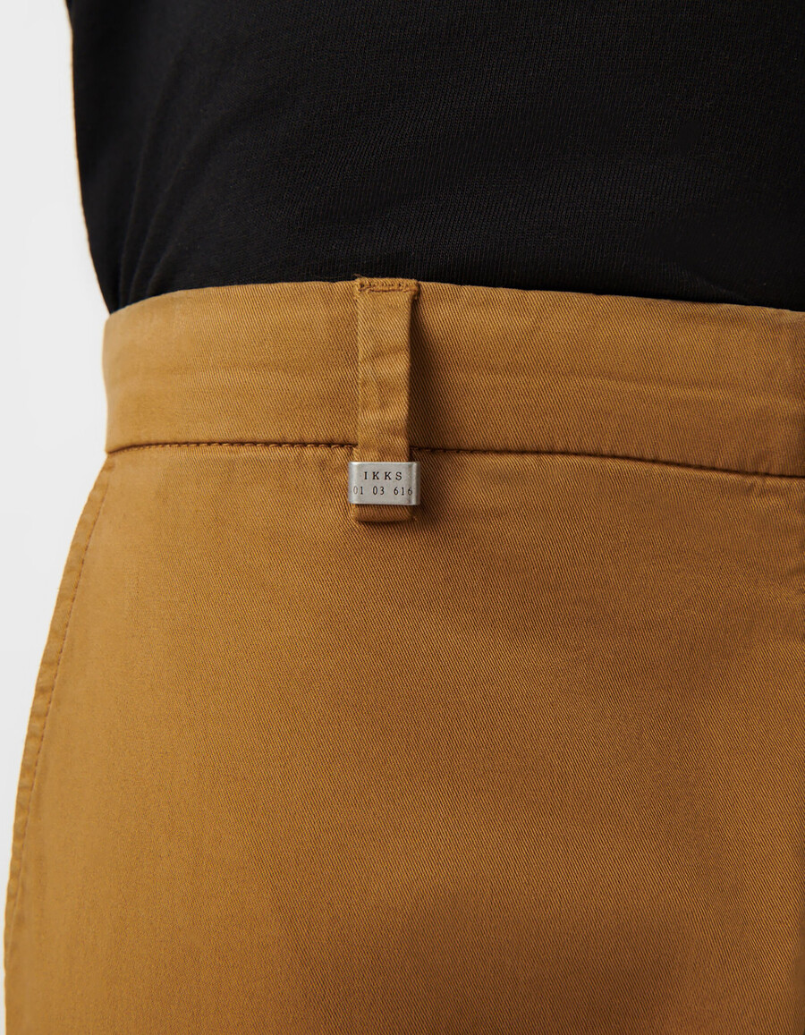 pantalones chinos ajustados color azafrán para hombre