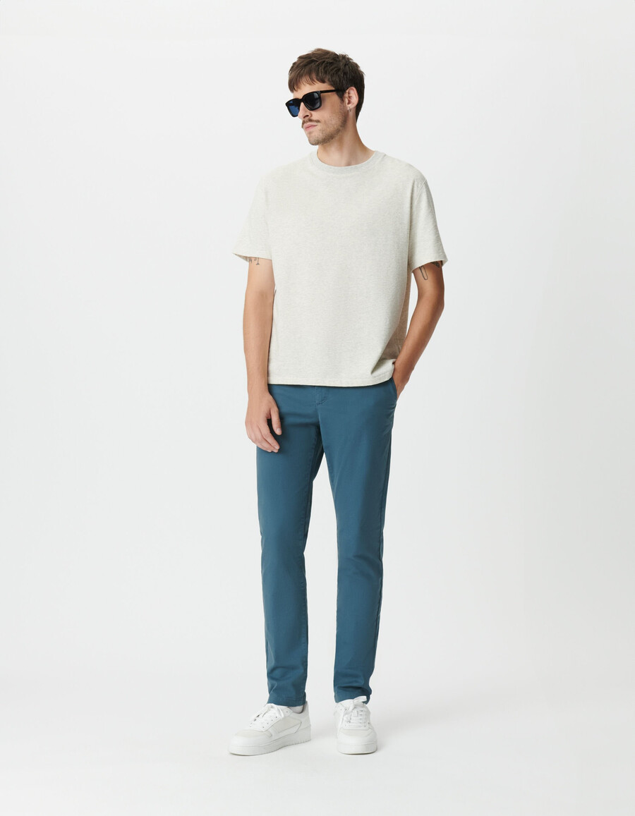 pantalones chinos ajustados en gris y azul para hombre