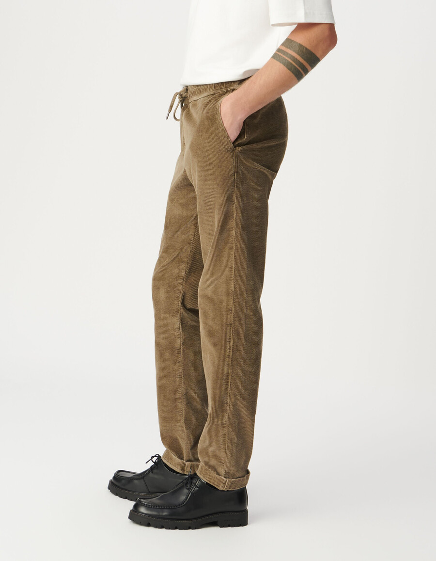 pantalones deportivos de pana beige oscuro para hombre