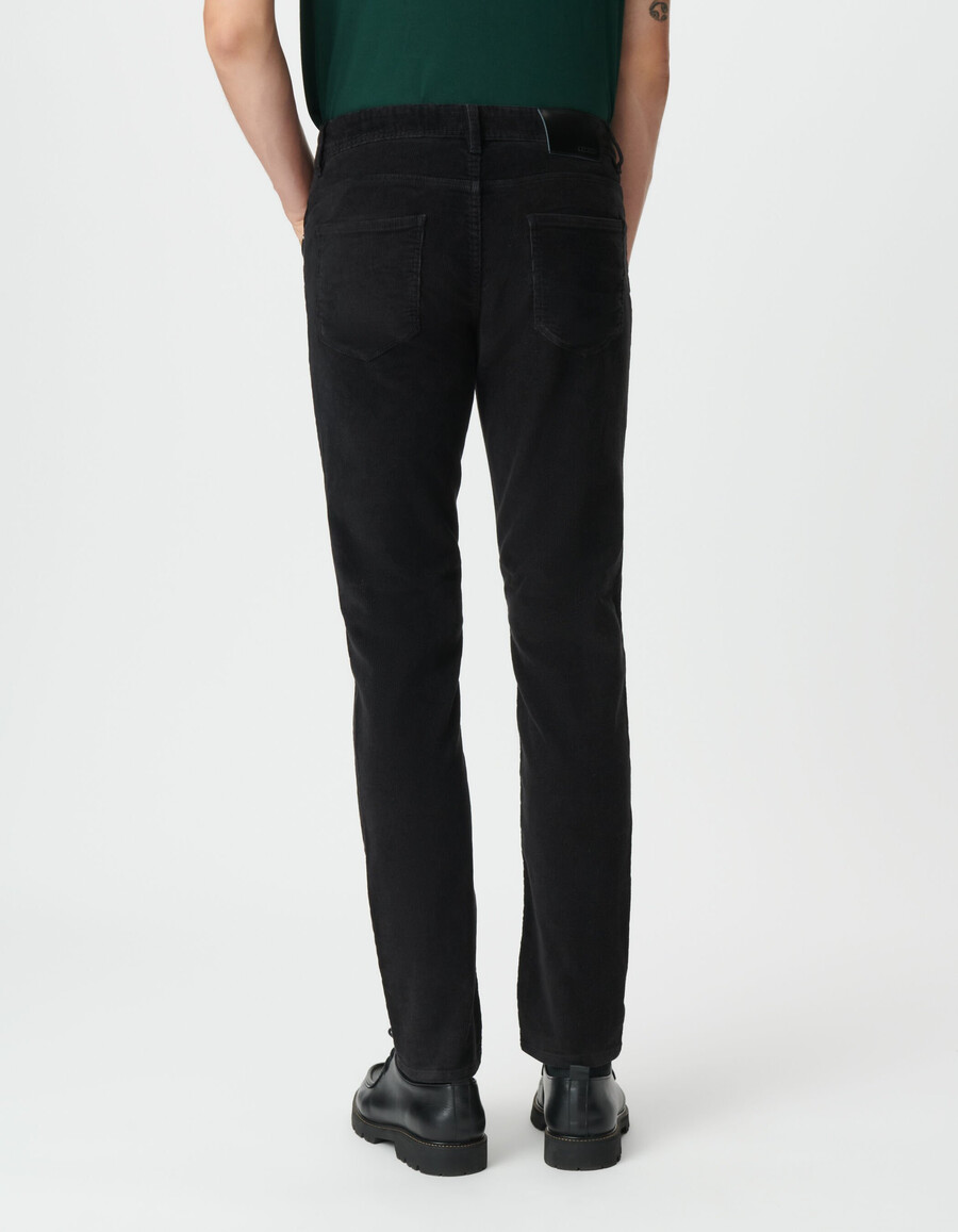 pantalones ajustados de pana negra para hombre