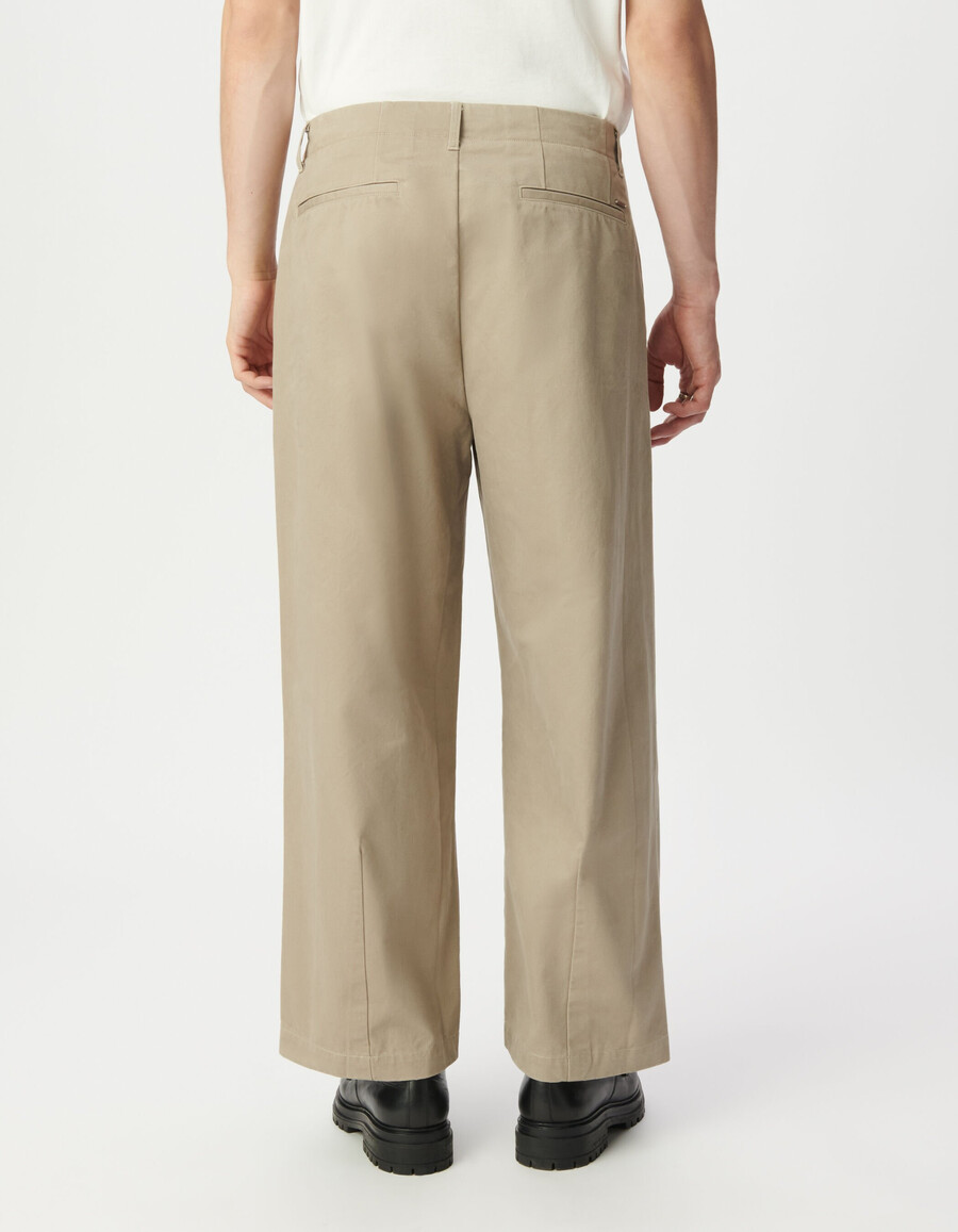 pantalones beige holgados para hombre
