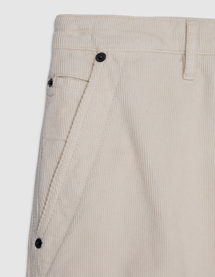 pantalones chinos rectos de terciopelo acanalado color crudo para hombre